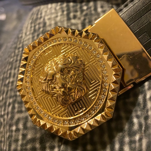 Versace authentic men’s belt original price $400+ - Picture 2 of 3